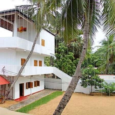Bluewater Beach Resort Trincomalee Dış mekan fotoğraf