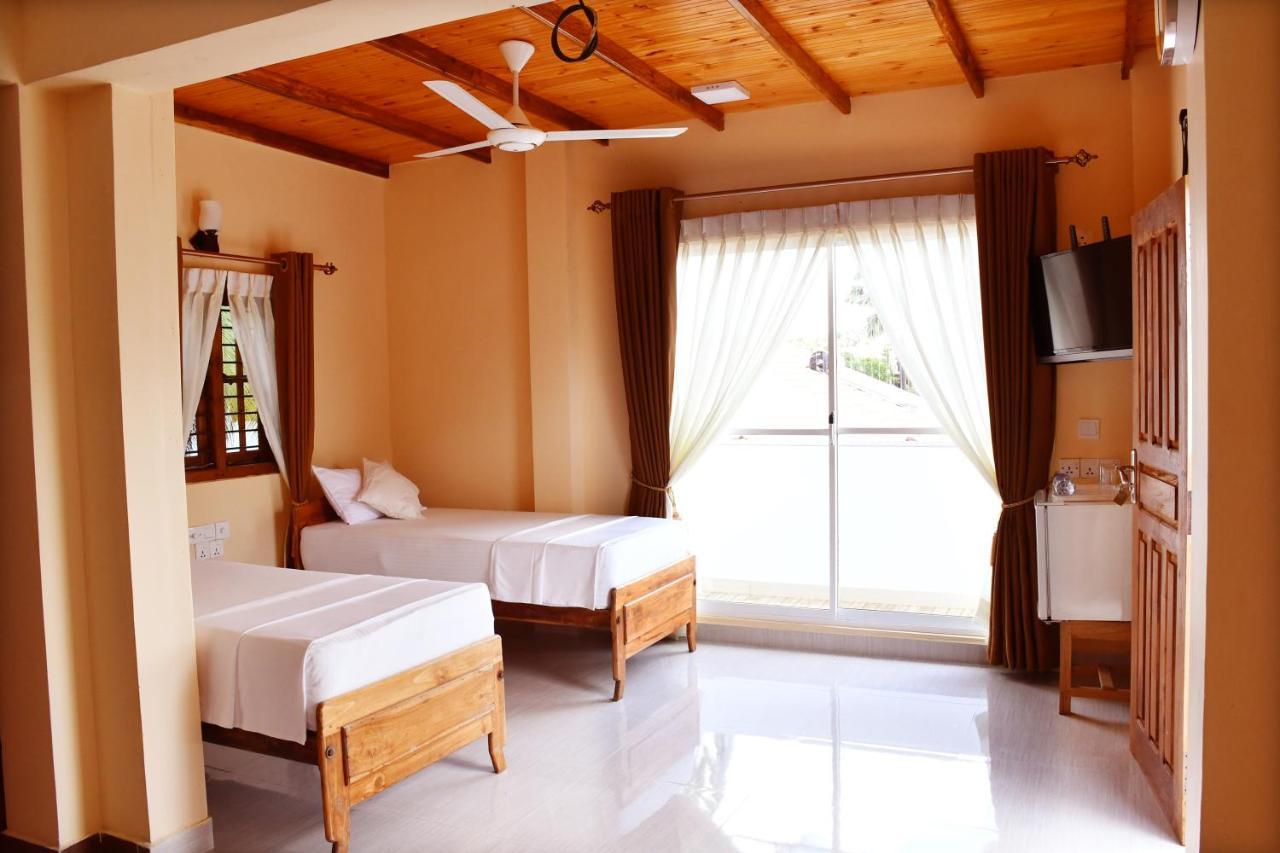 Bluewater Beach Resort Trincomalee Dış mekan fotoğraf