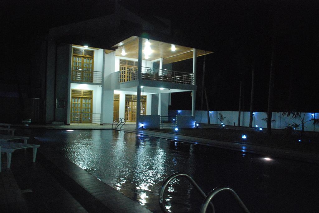 Bluewater Beach Resort Trincomalee Dış mekan fotoğraf