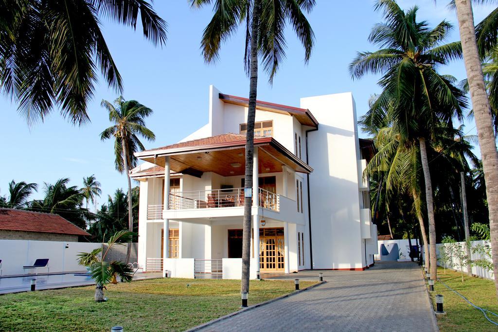 Bluewater Beach Resort Trincomalee Dış mekan fotoğraf