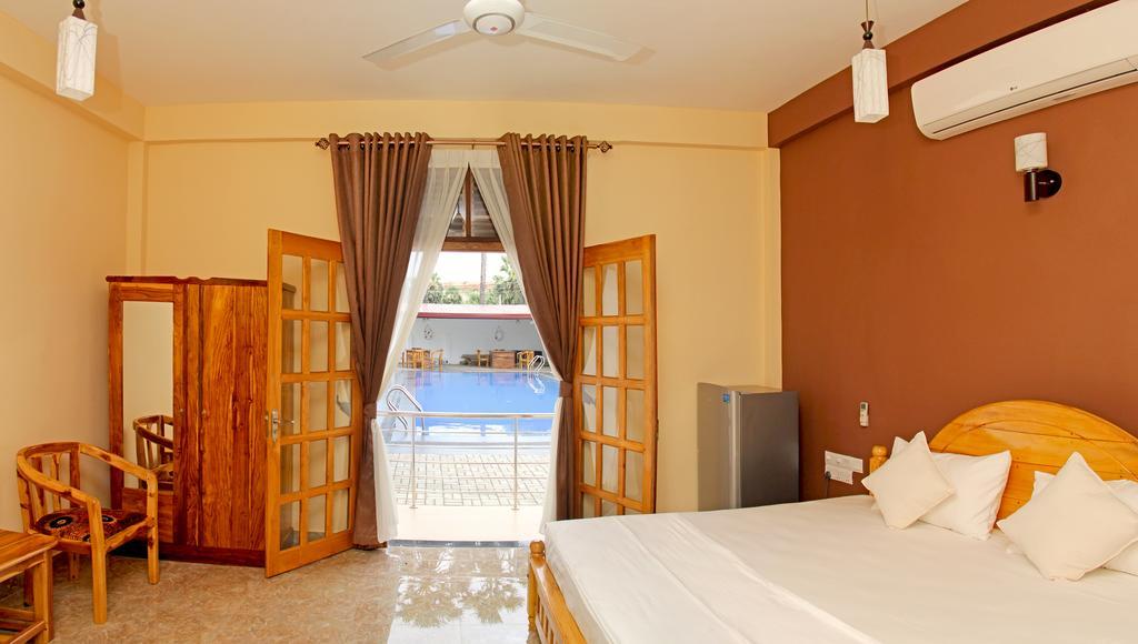 Bluewater Beach Resort Trincomalee Oda fotoğraf
