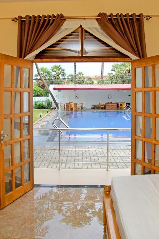 Bluewater Beach Resort Trincomalee Oda fotoğraf
