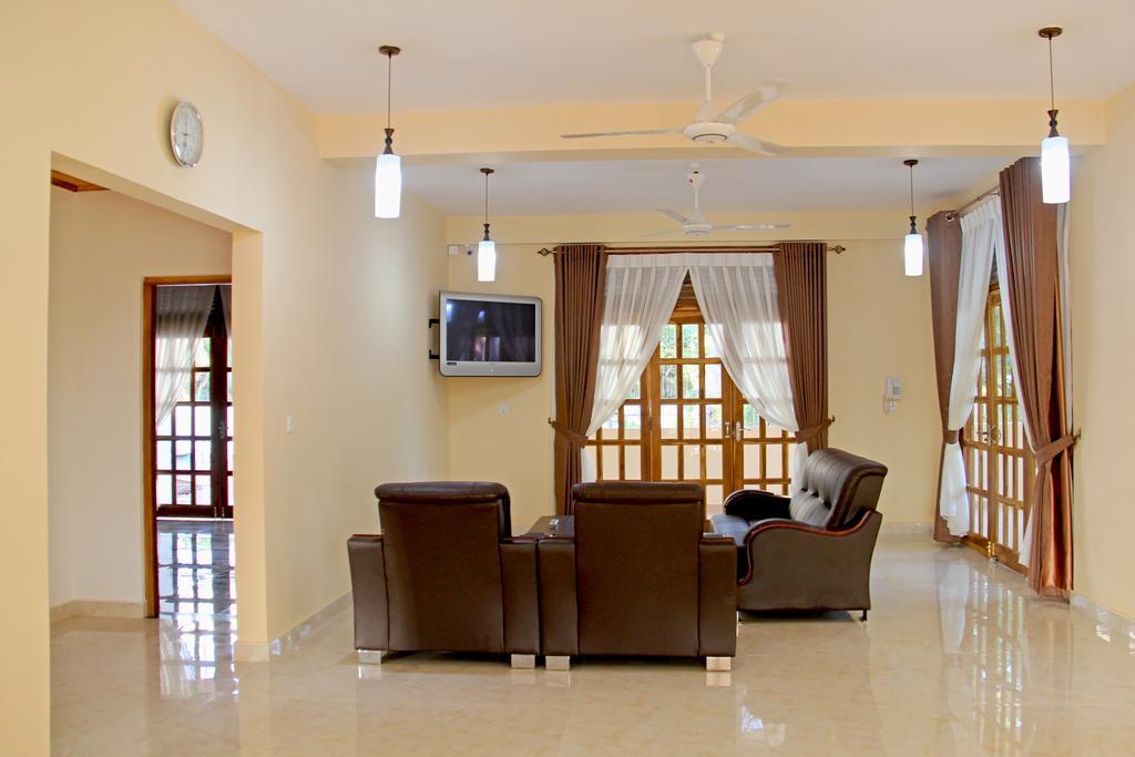 Bluewater Beach Resort Trincomalee Dış mekan fotoğraf