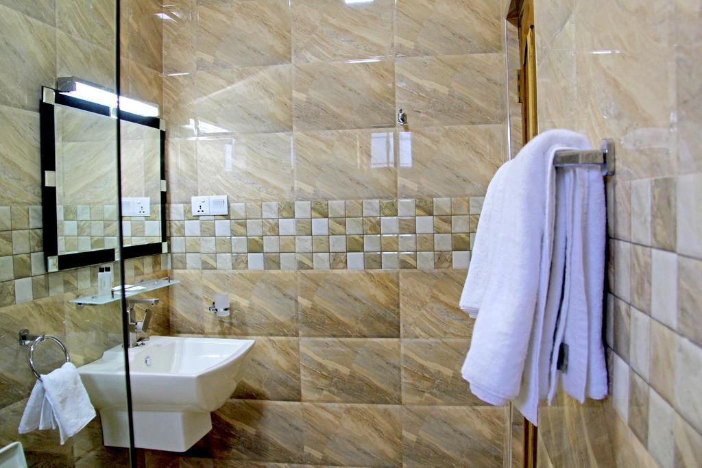 Bluewater Beach Resort Trincomalee Oda fotoğraf